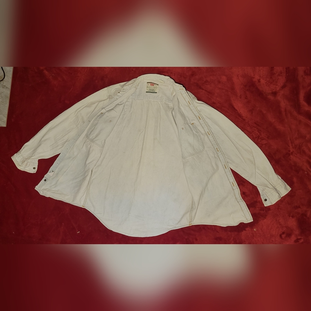 Levi's button up - Picture 3 of 4